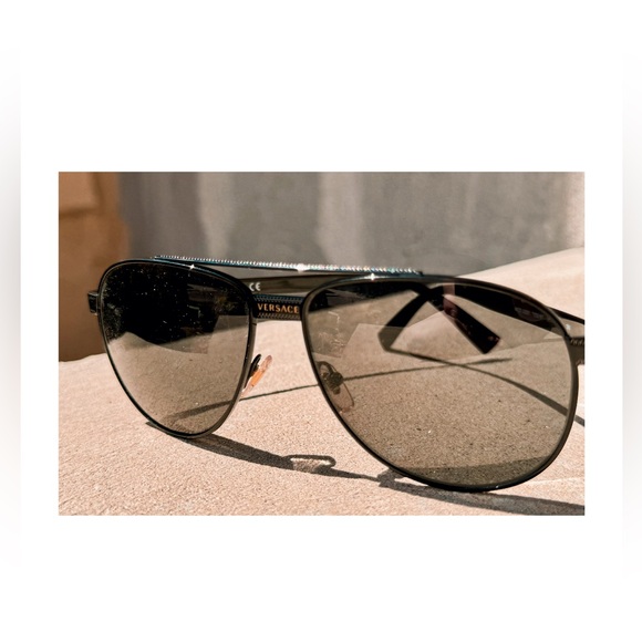 Versace Unisex Aviator Sunglasses (VE2209) main image 4